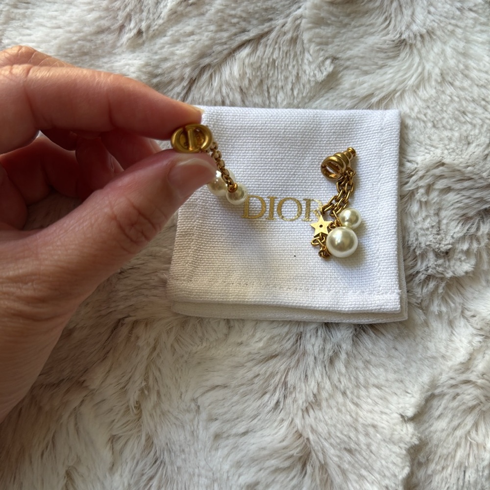 DIOR CD Gold Lucky Star Pearl Drop Earrings with Pouch - Picture 4 of 6